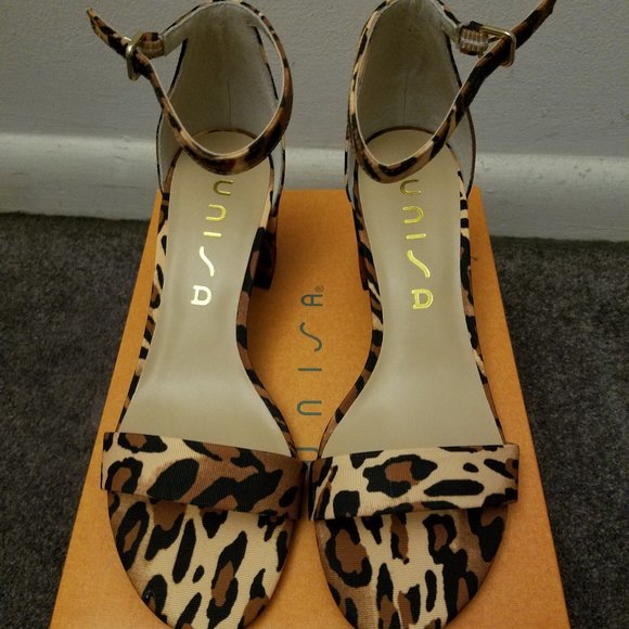 sandals with blue dress